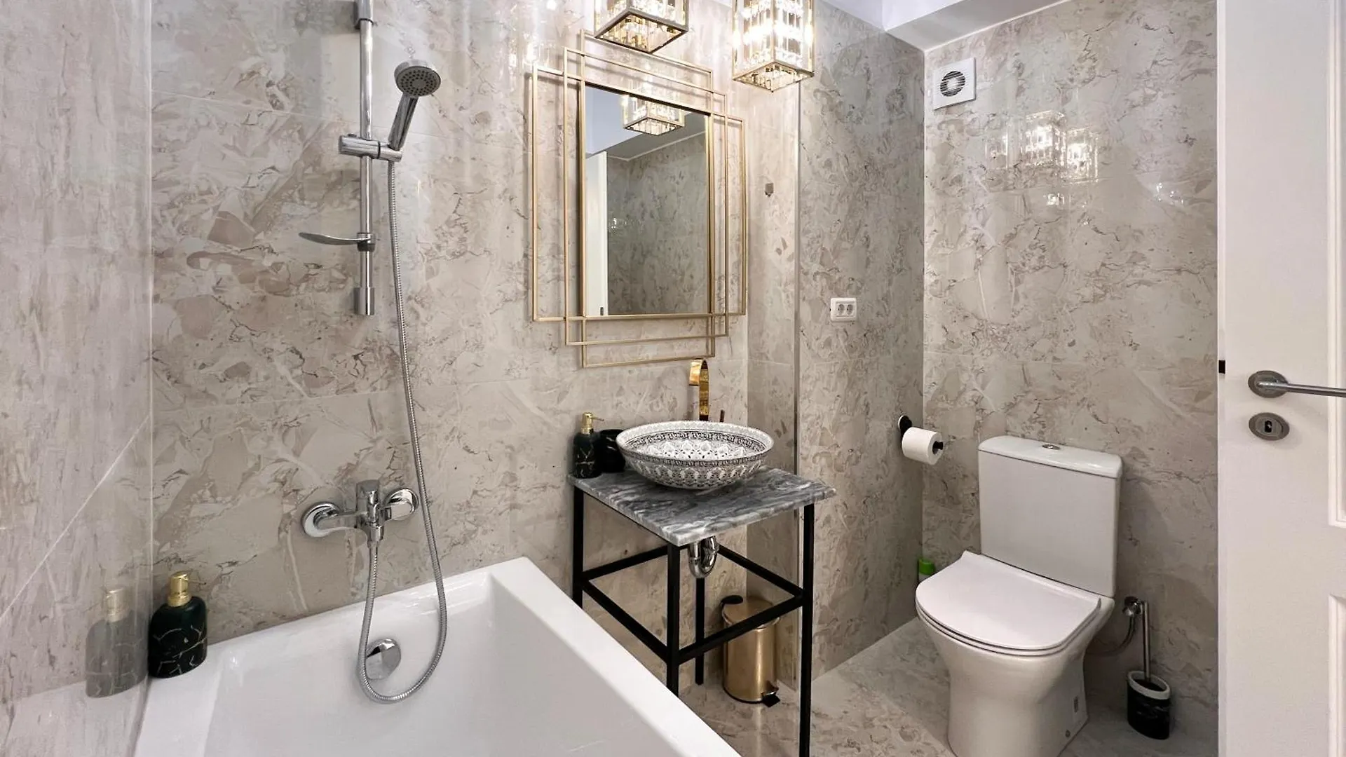 Happy Studio By Rh Living Bucharest Apartment