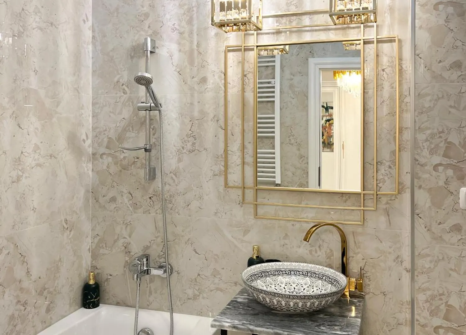 Happy Studio - Near Roman Arenas & Unirii - Rh Living Bucarest 0*,  Roumanie